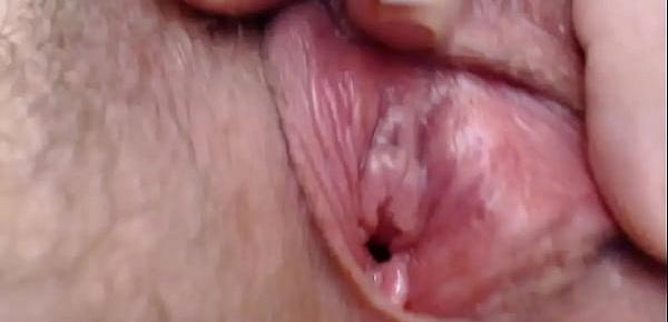  amateur big clit rubbing orgasm in closeup webcam